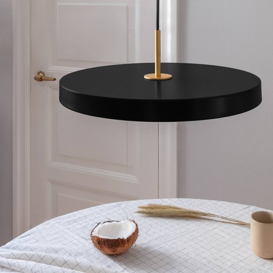 UMAGE Asteria medium hänglampa mässing svart