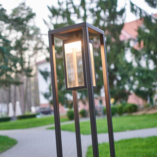 Modern LED-väglampa Ferdinand, mörkgrå