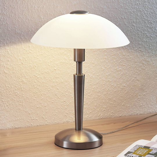 Bordslampa Tibby med glasskärm i nickel