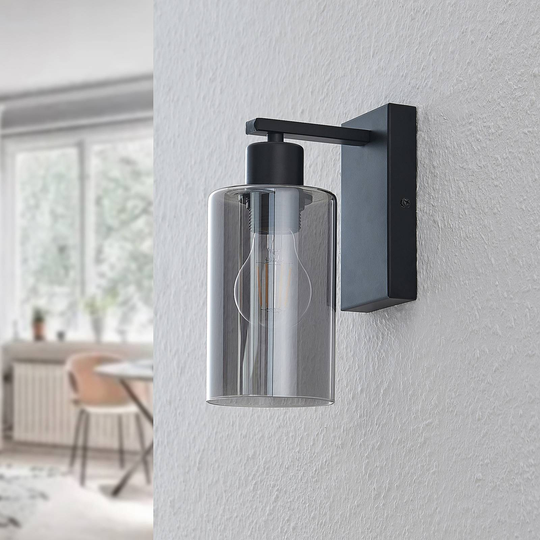 Lindby Emavi vägglampa med rökglas