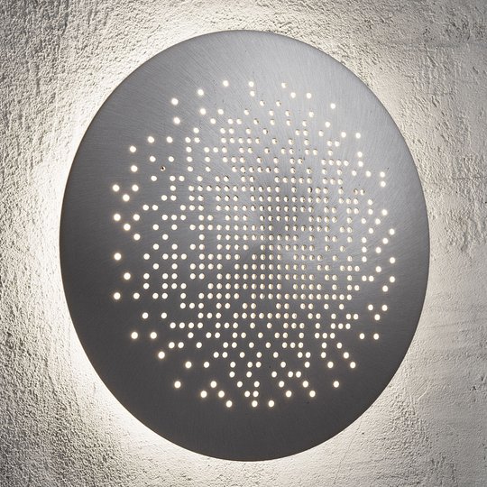 LED-vägglampa Hunt med fantastiskt hålmönster