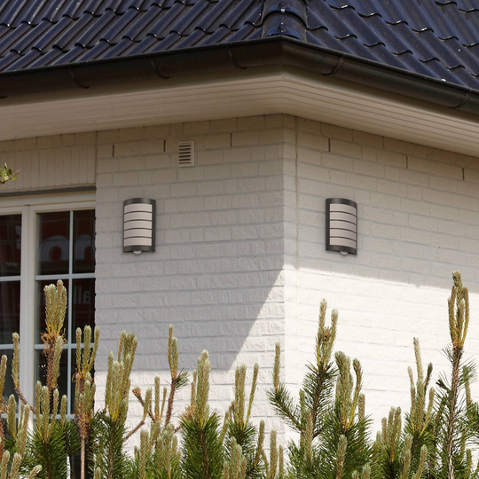 Sensorutomhuslampa Aqua Marco med raster, antracit