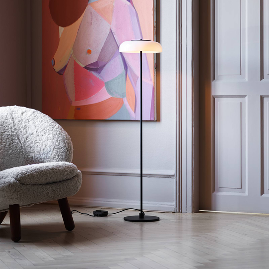 Nuura Blossi Floor Ø 29 LED-golvlampa svart/vit