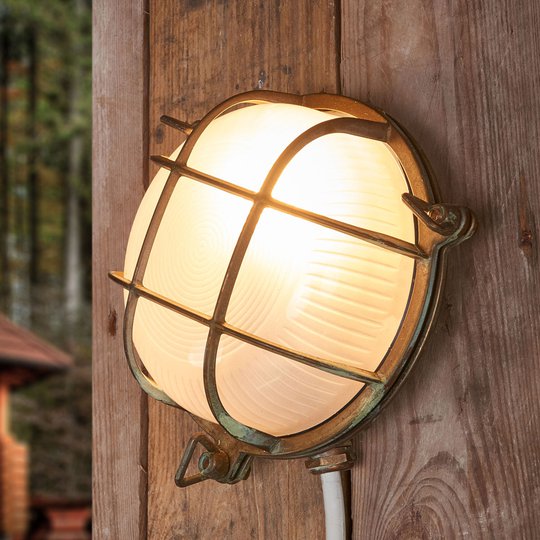 Rund utomhusvägglampa Bengt antikmässing