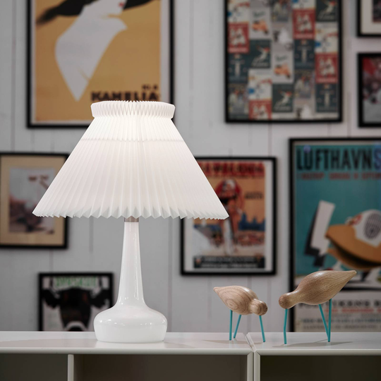LE KLINT 311 bordslampa, vit/mässing, höjd 48 cm