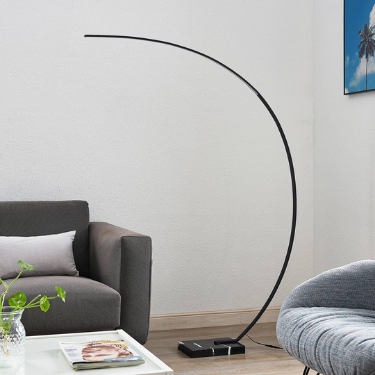 Lindby Kendra LED-båg-golvlampa, svart