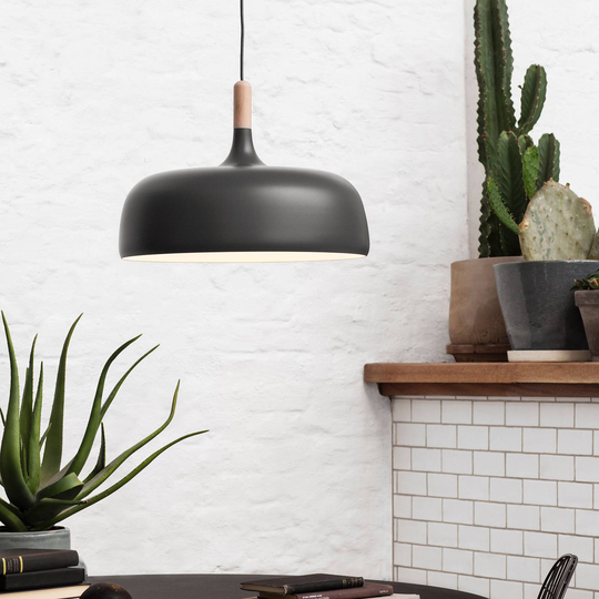 Northern Acorn hänglampa av aluminium, grå