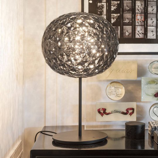 LED-bordslampa Planet med touchdimmer, rökgrå