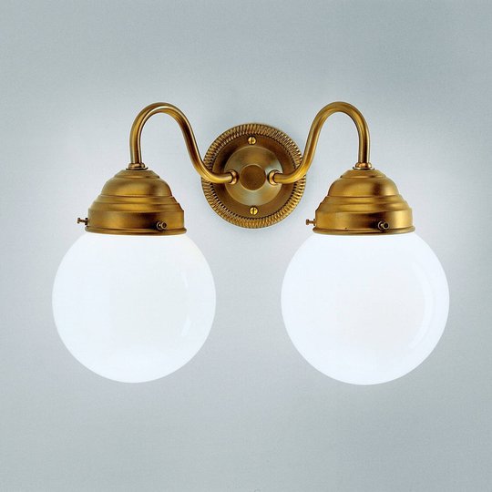 Trevlig vägglampa Larry II