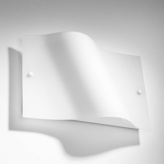 Vägglampa Wave av opalvitt glas