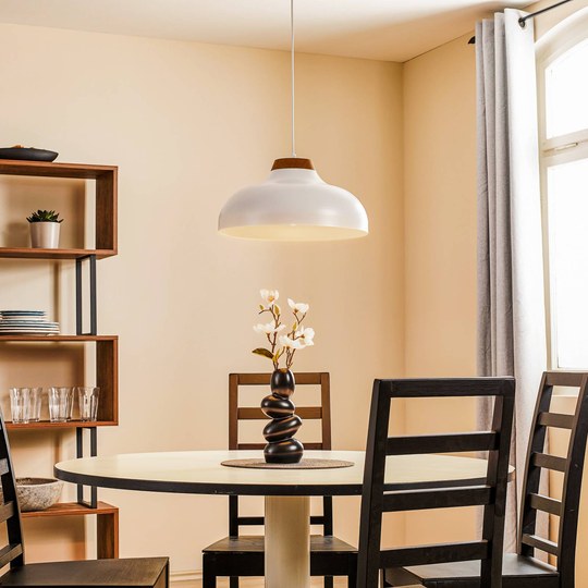 Pendellampa Gus med metallskärm, vit