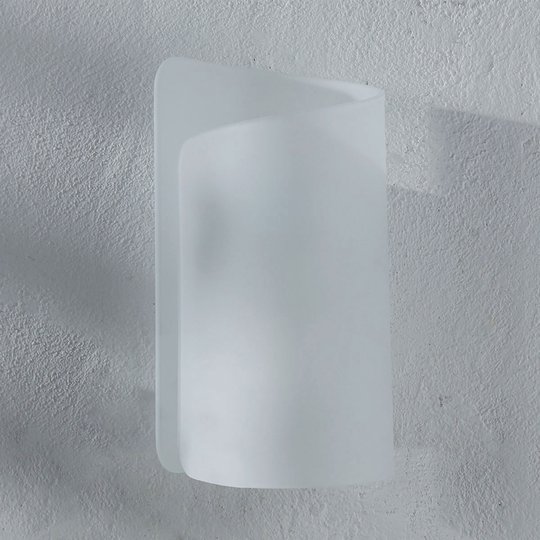 Satinerad, enastående vägglampa Papiro