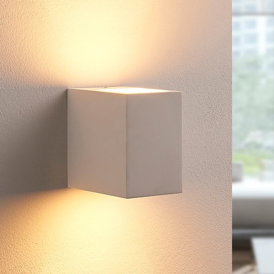 Vit LED-vägglampa Jannes av gips