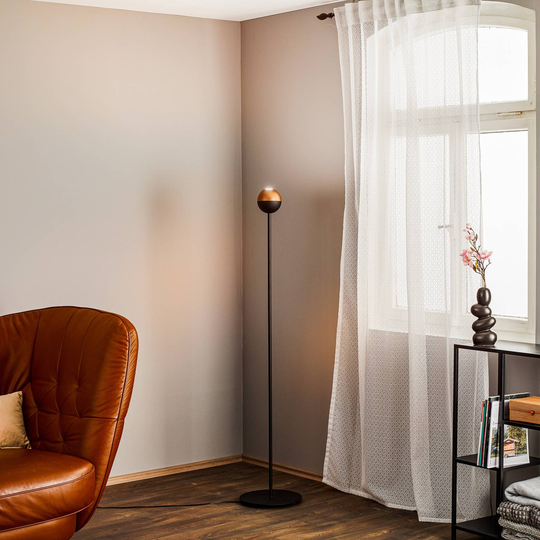 Golvlampa Midnight i svart med LED-lampa