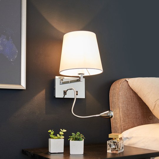 Tygvägglampa Leonella med LED-läslampa