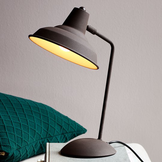 Bordslampa Andy med rostig finish