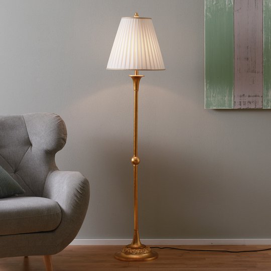 Stilfull golvlampa DONATA med plisserad lampskärm