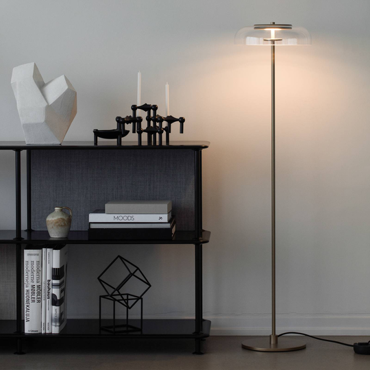 Nuura Blossi Floor Ø 29 LED-golvlampa guld/klar