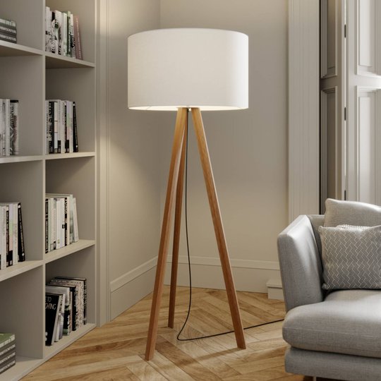 Trebent golvlampa Makira med tygskärm, ekträ