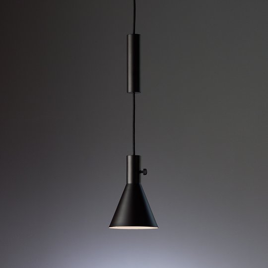 Mattsvarta LED-taklampan Eleu