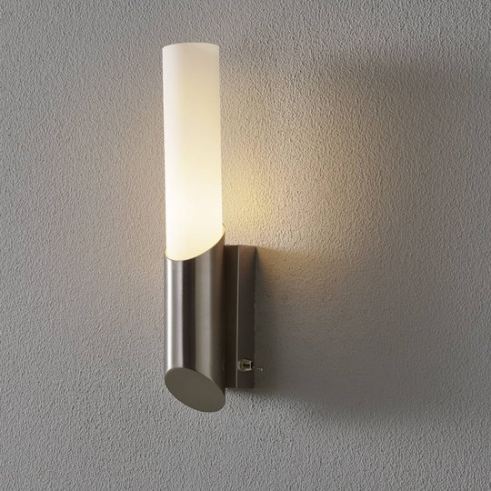 Modern badrumslampa Hagen med strömbrytare
