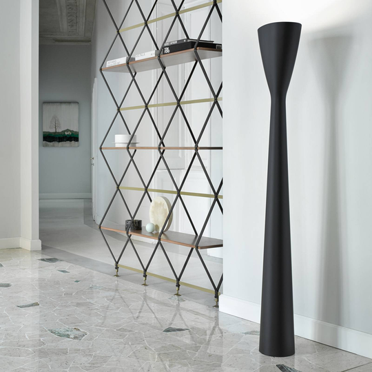 LED-uplight-golvlampa Carrara med dimmer, svart