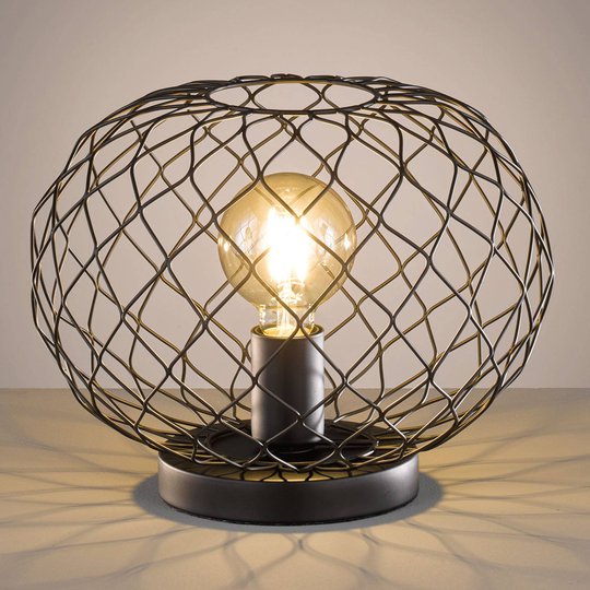 Bordslampa med skärm av metallnät