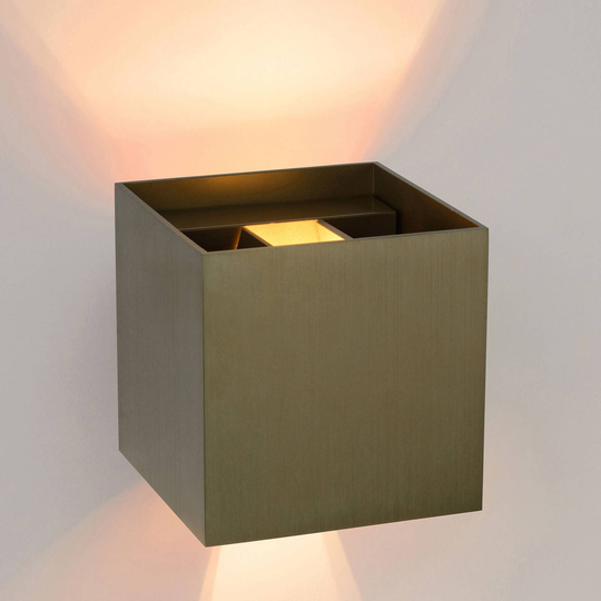 LED-vägglampa Xio, kantig, gammal mässing
