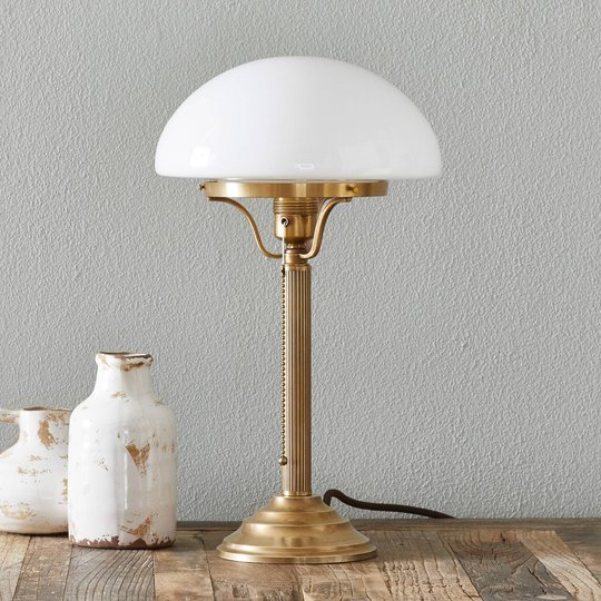 Klassisk bordslampa HARI av mässing