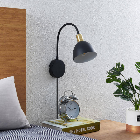 Lindby Genora vägglampa med kontakt