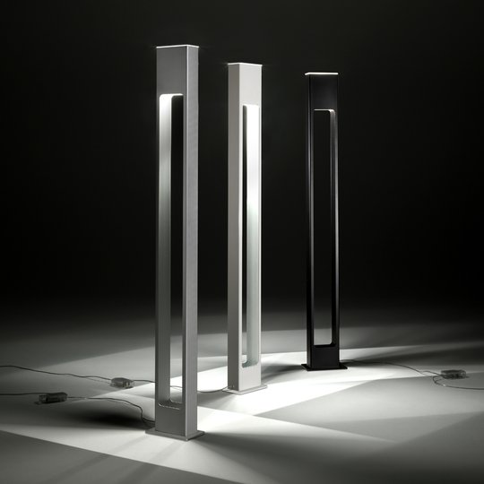 Effektfull golvlampa Note i svart