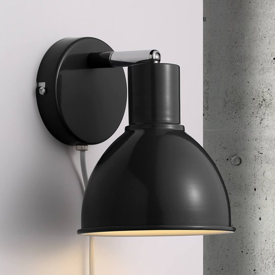 Tilltalande gestaltad vägglampa Pop Wall, svart