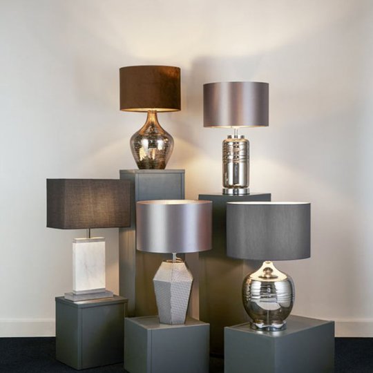 Bordslampa Polygon med glasfot
