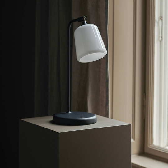 New Works Material New Edition bordslampa opalglas