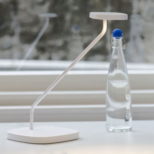 LED-arbetsplatslampa Trace med fot, vit