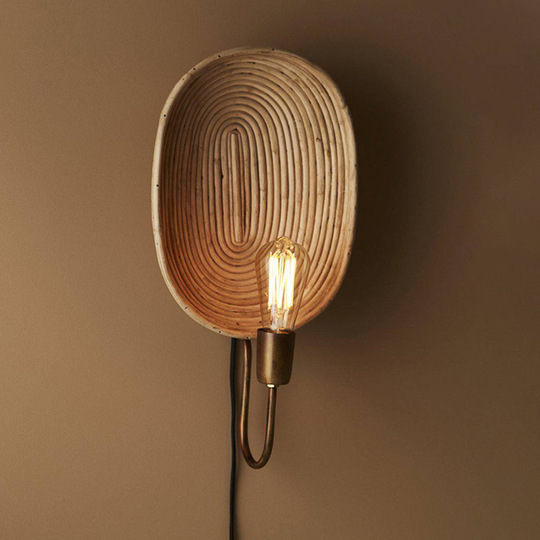 PR Home Bess vägglampa med rottingskärm