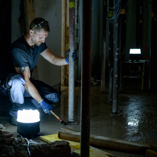 LED-arbetslampa BF 3050 M IP54 uttag 360° 30W