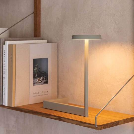 Vibia Flat LED-bordslampa höjd 30 cm grön L1