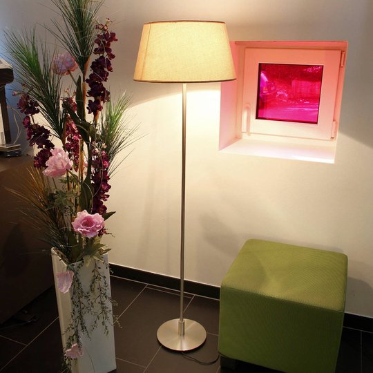 Elegant golvlampa Mitic