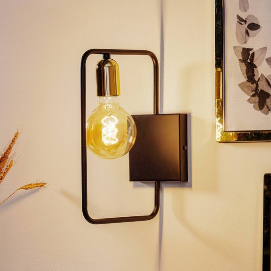 Vägglampa Savo K1 med metallram, svart guld