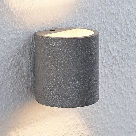 Lindby Edvin LED-vägglampa av betong, cylinder