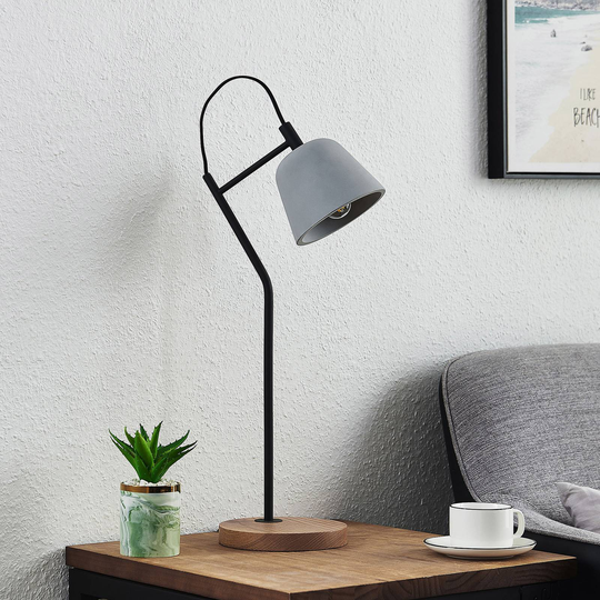 Lucande Otavis bordslampa av betong och trä