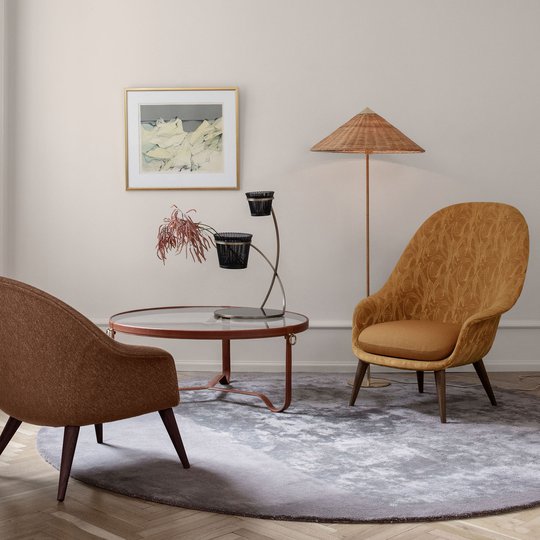 GUBI 9602 golvlampa, mässing, med pilträdsskärm