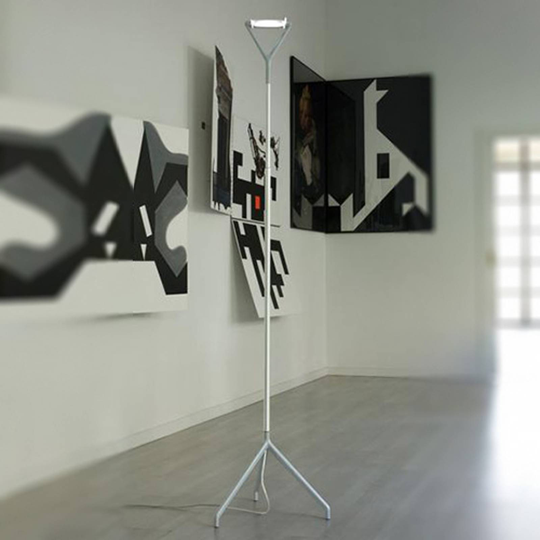 Lola - en multifunktionell golvlampa