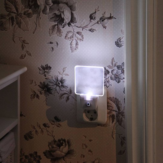 LED-nattlampa 357-11 för eluttaget