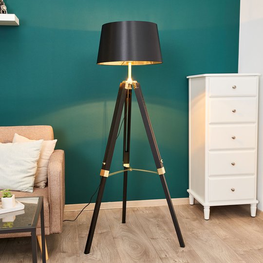 Svart golvlampa Ellinor m. trebensstativ