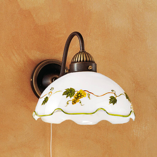 Vägglampa Nonna med druvmotiv
