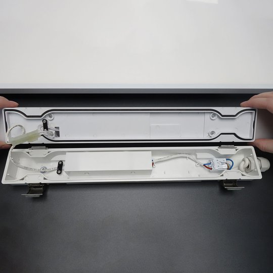 LED-våtrumslampa Aquafix Sensor 150