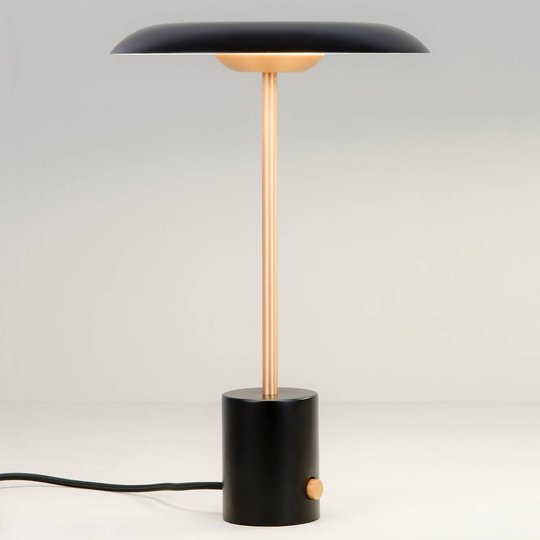 LED-bordslampa Hoshi med dimmer, svart-koppar