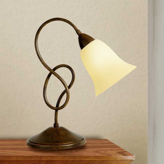 Bordslampa Michele i lantlig stil